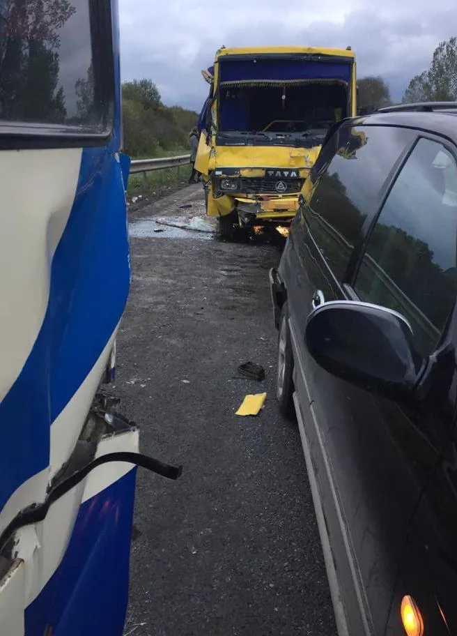 Масштабна ДТП на Львівщині 19.10.2020: постраждали 10 пасажирів – фото Масштабна ДТП на Львівщині 19.10.2020: постраждали 10 пасажирів – фото