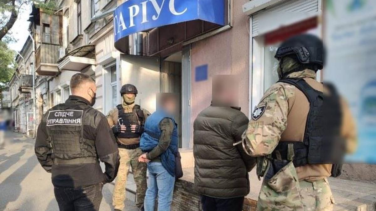 В Одесі чоловіки намагалися привласнити будівлю ДФС В Одесі чоловіки намагалися привласнити будівлю ДФС