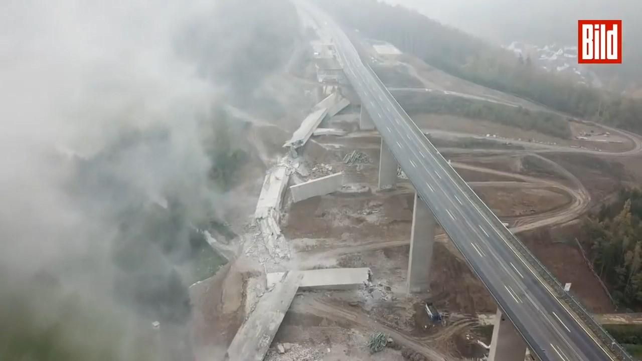 В Германии взорвали старый мост: видео