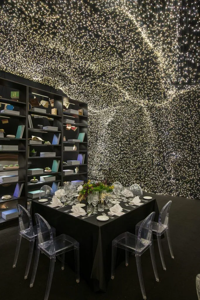 Поверхности отражают свет диодов Поверхности отражают свет диодов