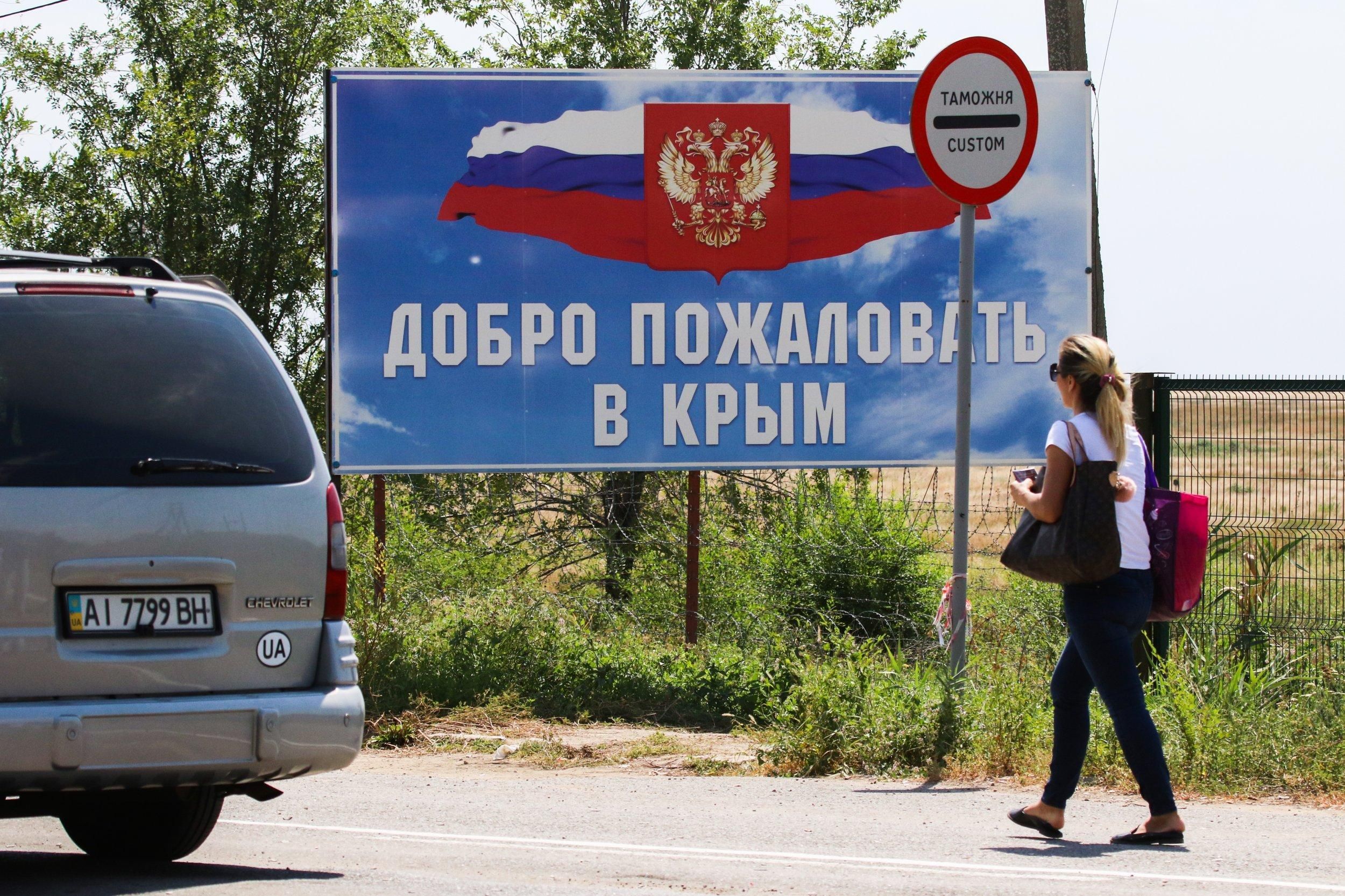 Суди Росії примусово виселяють з Криму майже 600 українців