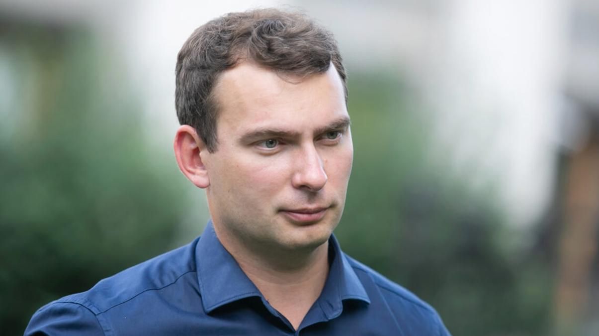 Фінансування "Слугою народу" порушує законодавство, – нардеп про опитування Зеленського Фінансування "Слугою народу" порушує законодавство, – нардеп про опитування Зеленського