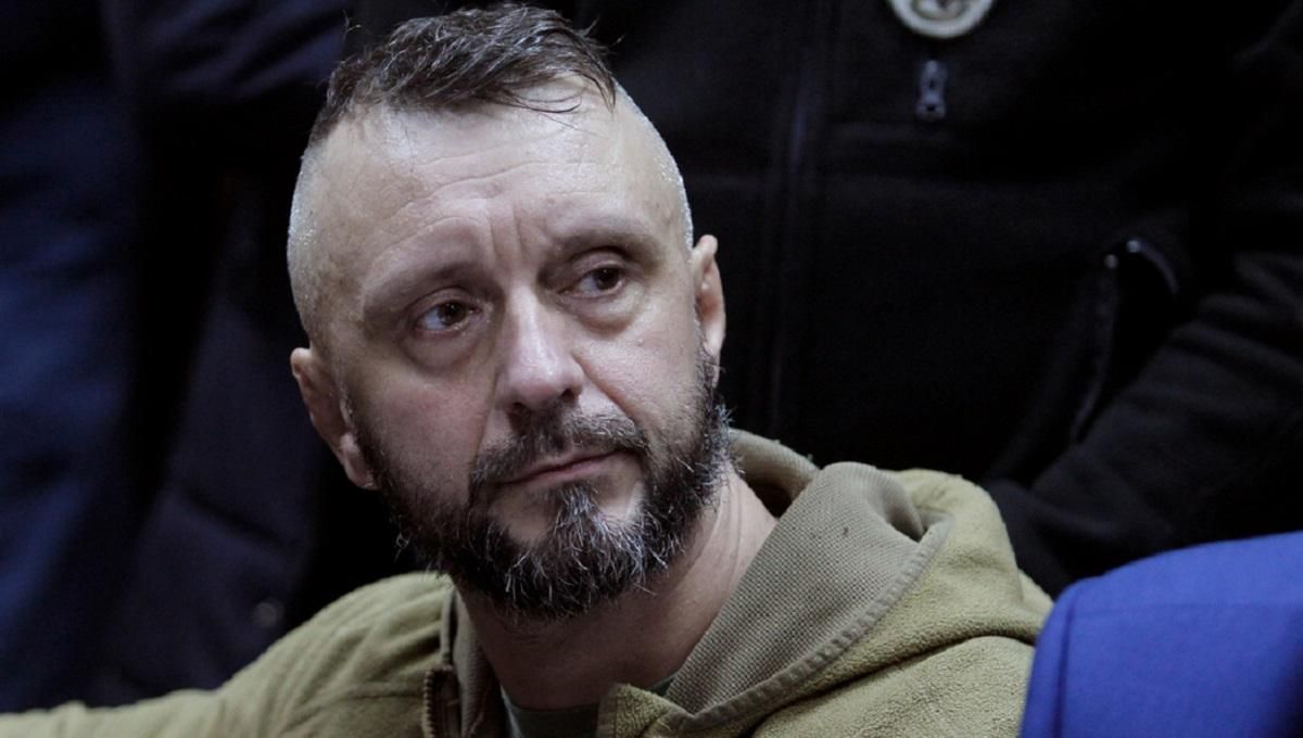 Продолжение ареста Антоненко - под судом вспыхнули столкновения: видео