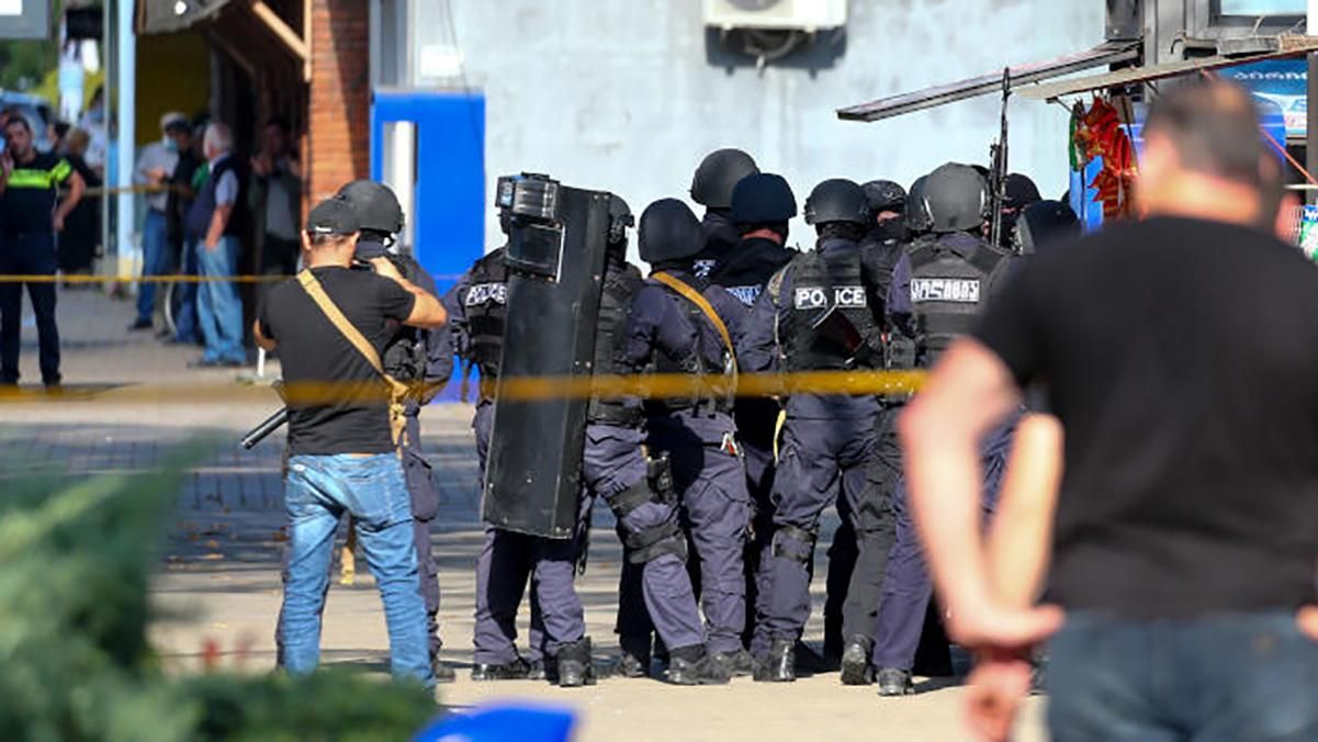 Захоплення банку в Грузії: поліція звільнили всіх 43 заручників – нападнику вдалося втекти