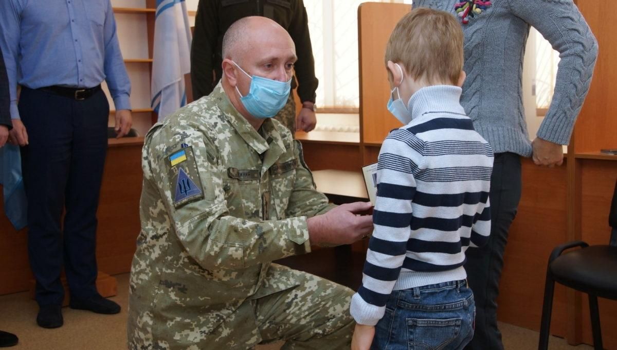 На Харьковщине посмертно наградили экипаж самолета Ан-26: фото На Харьковщине посмертно наградили экипаж самолета Ан-26: фото