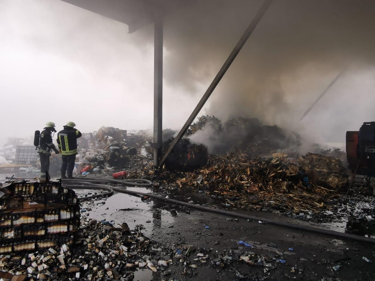 В Обухове вспыхнул пожар на предприятии по утилизации химикатов В Обухове вспыхнул пожар на предприятии по утилизации химикатов