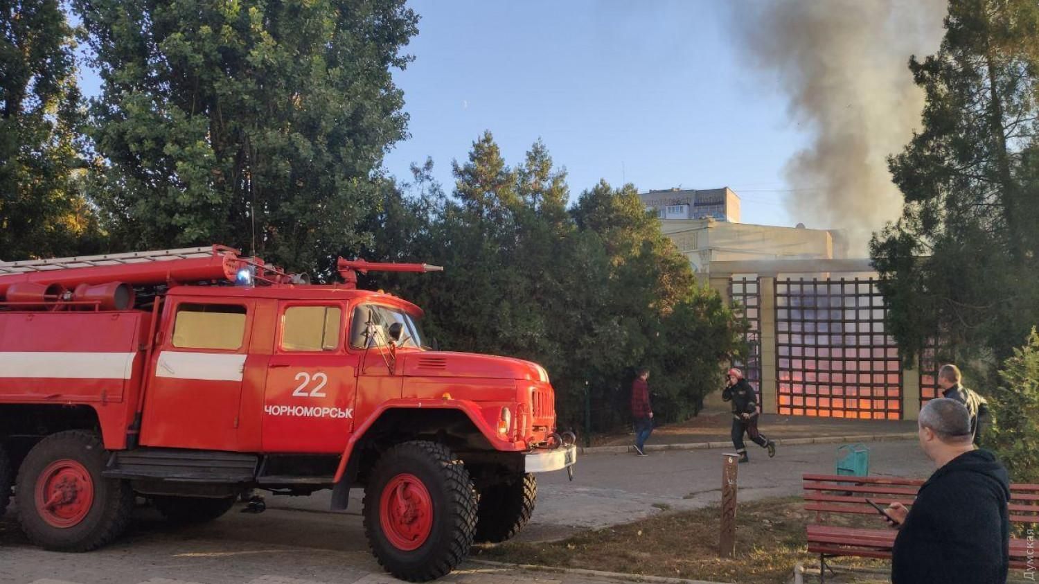 У Чорноморську згоріла тераса популярного ресторану: відео У Чорноморську згоріла тераса популярного ресторану: відео