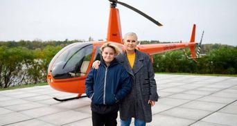 Полет на вертолете: Алла Мазур провела экстремальный день со своим сыном