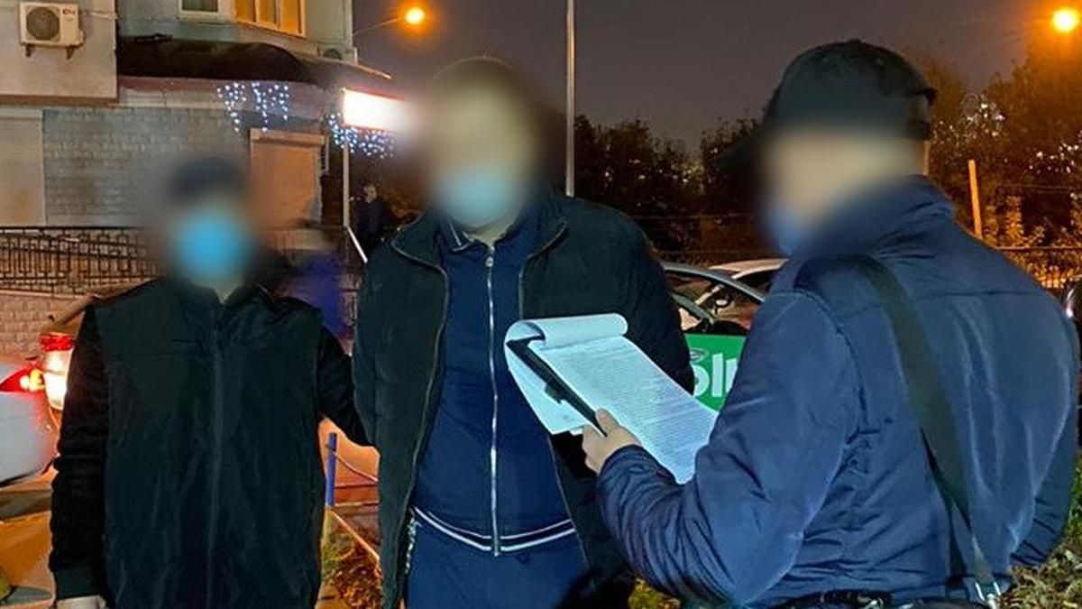 У Києві затримали правоохоронців за здирництво У Києві затримали правоохоронців за здирництво