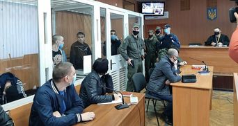 Массовый протест: в Одессе на суде семеро заключенных порезали себе вены