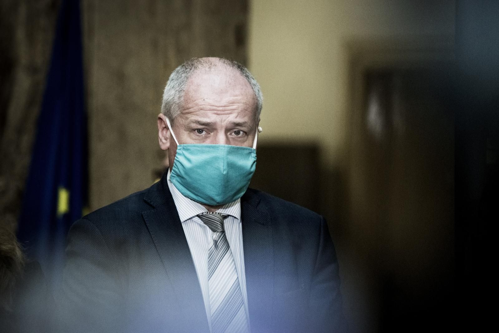 Прем'єр Чехії вимагає відставки глави МОЗ за порушення карантину Прем'єр Чехії вимагає відставки глави МОЗ за порушення карантину
