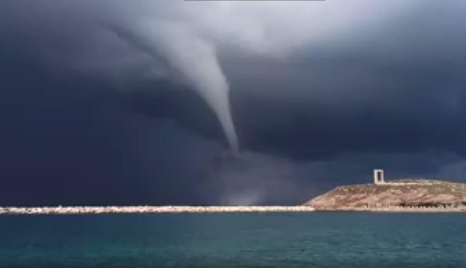 Водяний смерч у Греції 23 жовтня 2020: фото та відео