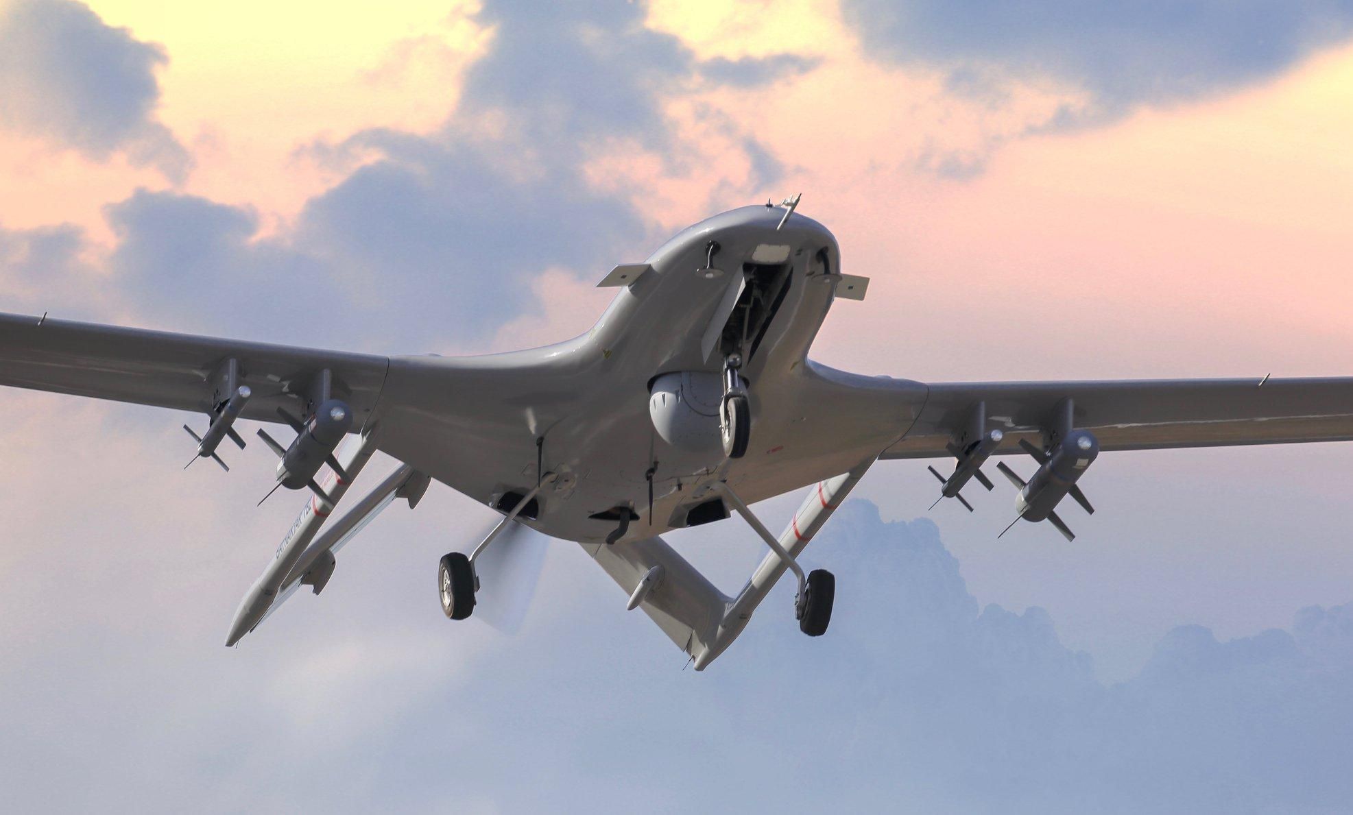 Техніка війни: Нищівний Bayraktar TB2 у Карабаху. Super Cobra замінюють потужним AH-1Z Viper Техніка війни: Нищівний Bayraktar TB2 у Карабаху. Super Cobra замінюють потужним AH-1Z Viper