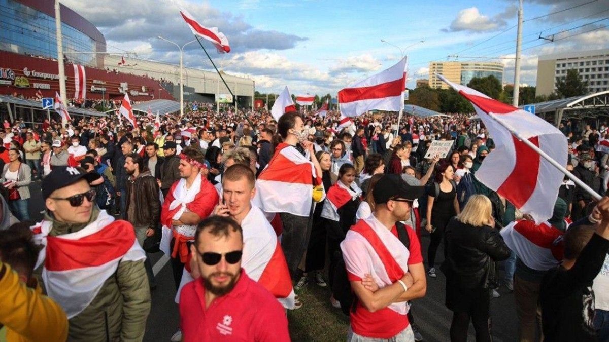 Посольство США призвало американцев покинуть Беларусь перед протестом Посольство США призвало американцев покинуть Беларусь перед протестом