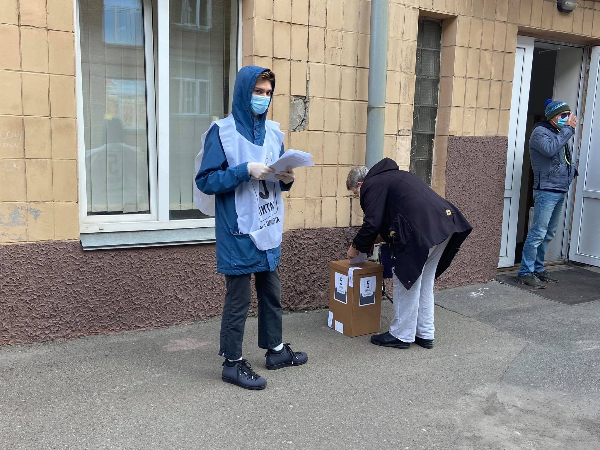 На яких дільницях є волонтери, які проводить опитування від президента На яких дільницях є волонтери, які проводить опитування від президента