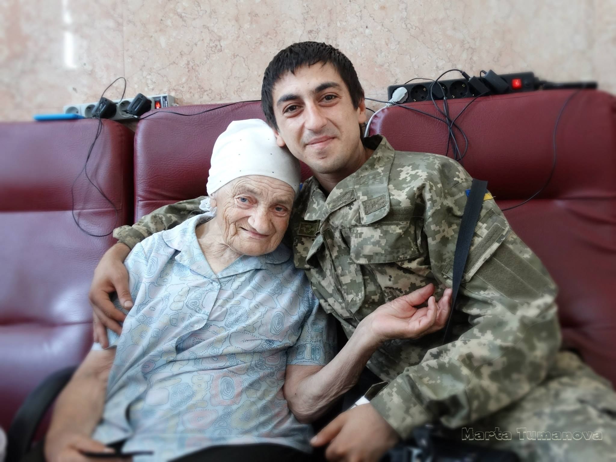 Померла найстарша волонтерка України бабуся Люда Савченко
