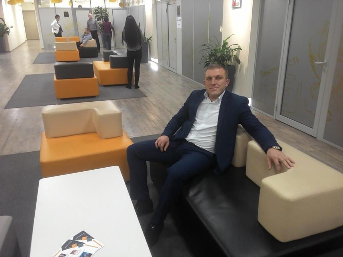 Депутат Айзатулов напав на журналістку в Тернівці