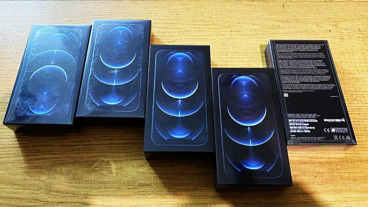 Прикордонники затримали першу партію нелегальних Apple iPhone 12 Pro Max Прикордонники затримали першу партію нелегальних Apple iPhone 12 Pro Max