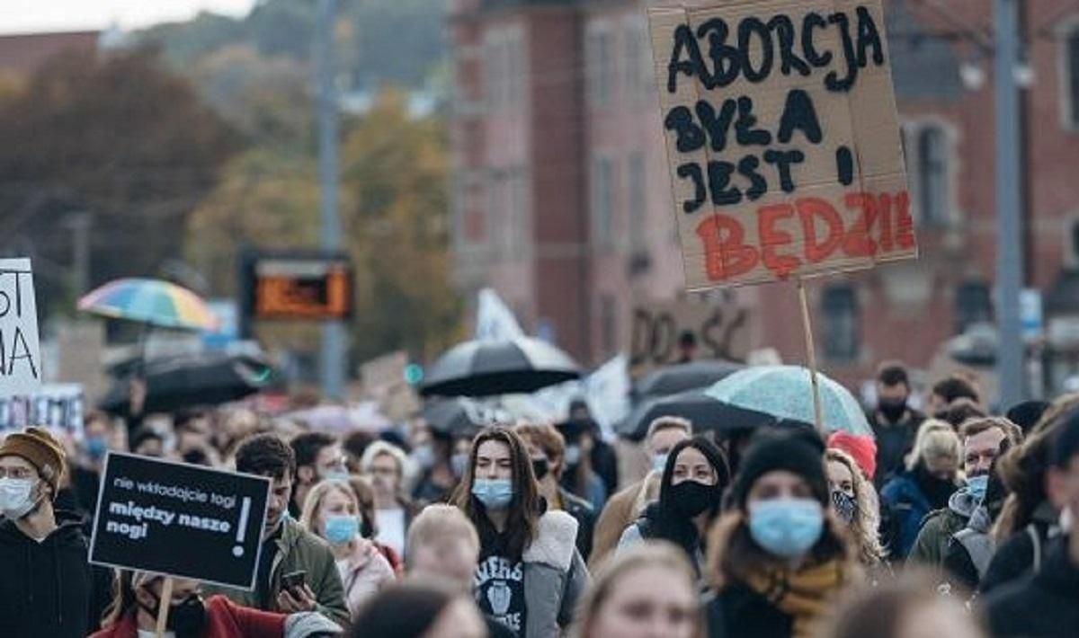 Обмеження щодо абортів: Польща продовжує протестувати