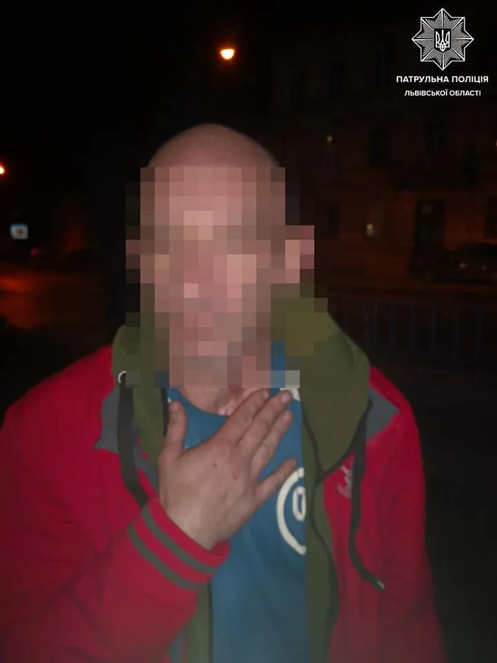 У Львові кияни грабували термінали: їх спіймали на гарячому – фото У Львові кияни грабували термінали: їх спіймали на гарячому – фото