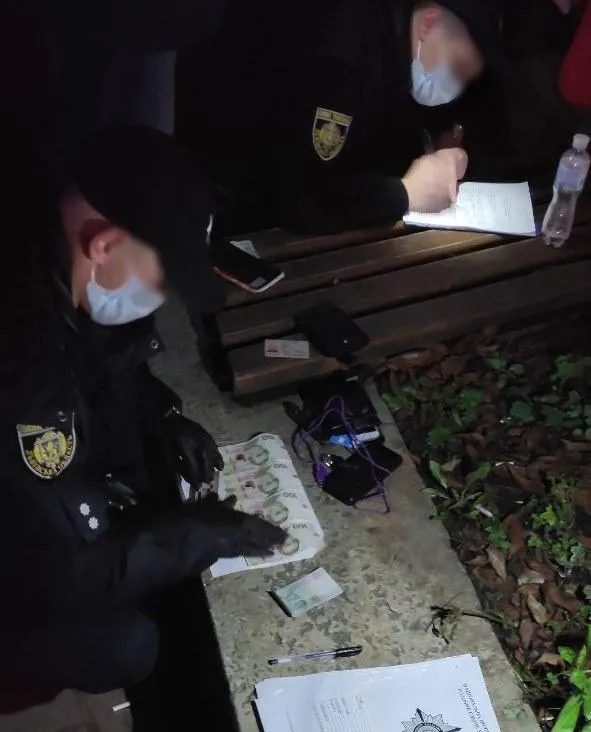 У Львові кияни грабували термінали: їх спіймали на гарячому – фото У Львові кияни грабували термінали: їх спіймали на гарячому – фото