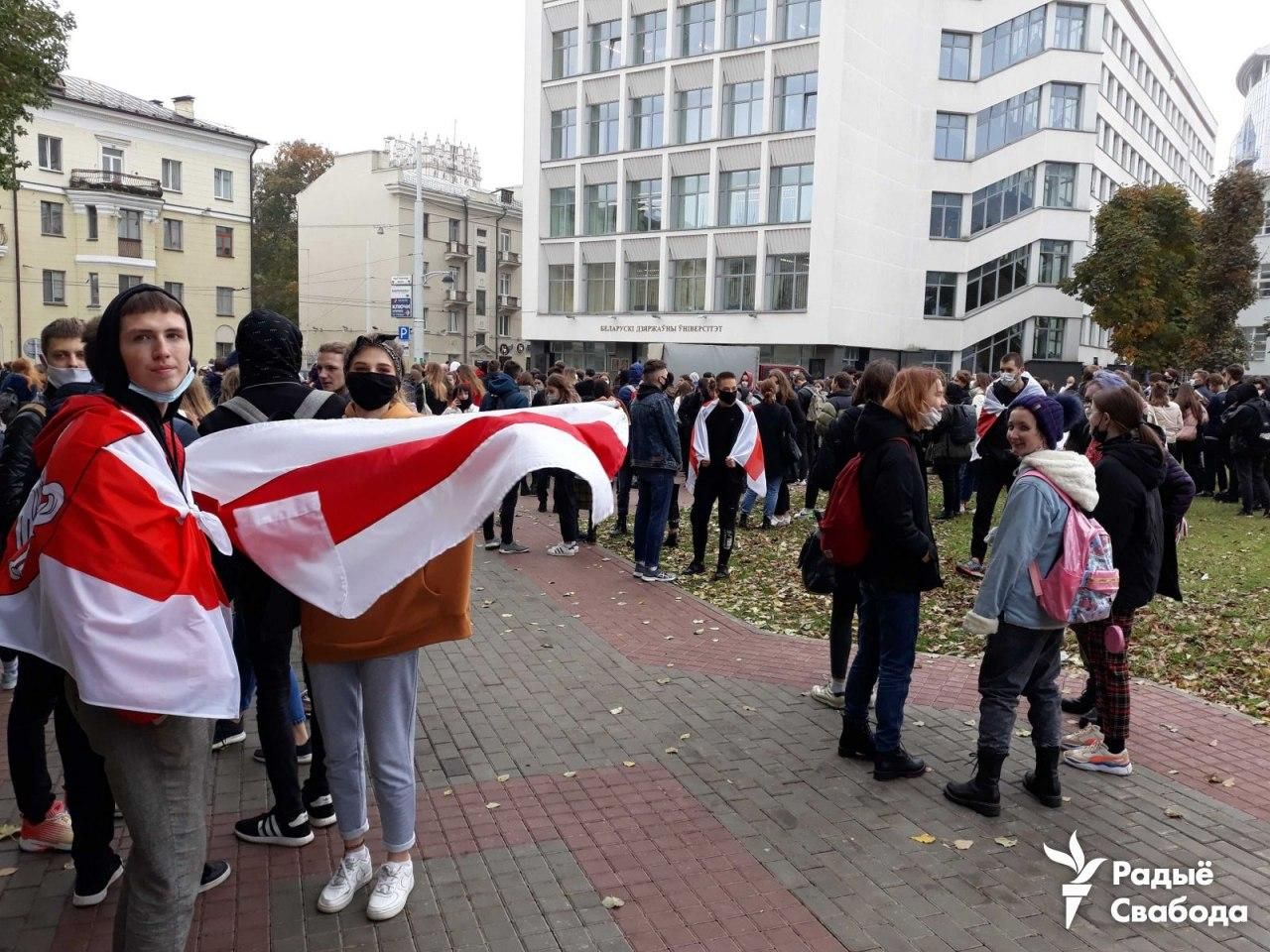 В Минске 26.10.2020 студенты вышли на митинг: видео В Минске 26.10.2020 студенты вышли на митинг: видео