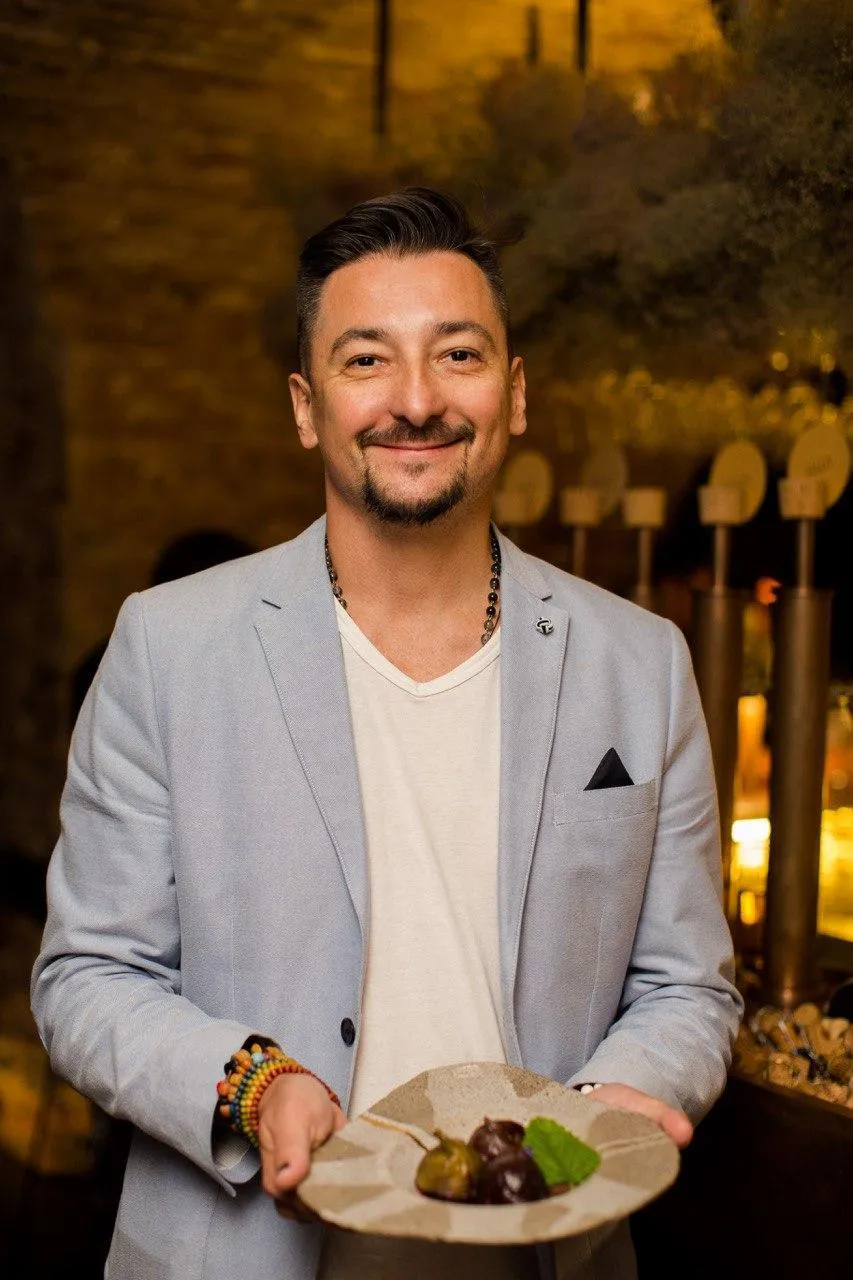 Олег Кравченко, співвласник WinBar, кращий сомельє України 2011 Олег Кравченко, співвласник WinBar, кращий сомельє України 2011