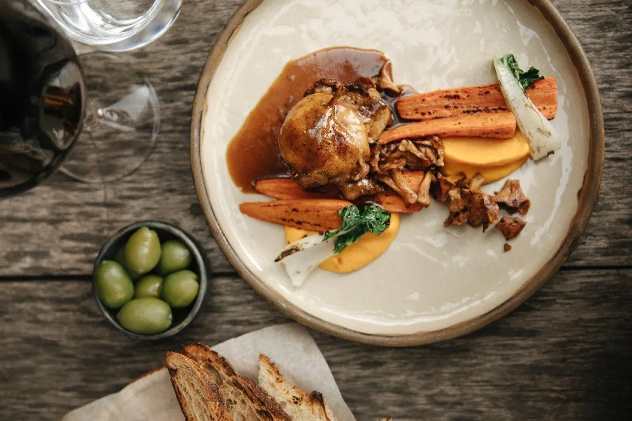 Фарширована перепілка з лисичками та морквою Фарширована перепілка з лисичками та морквою