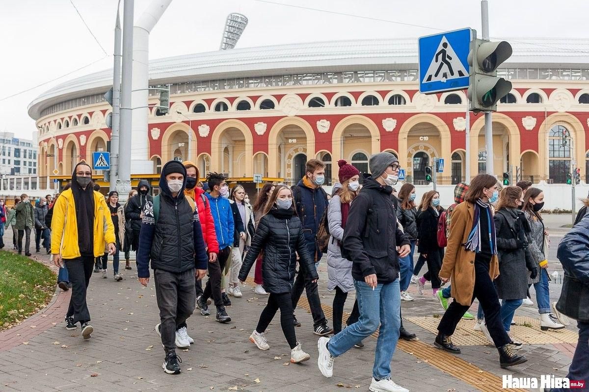 В Беларуси к забастовке присоединились школьники и учителя: фото