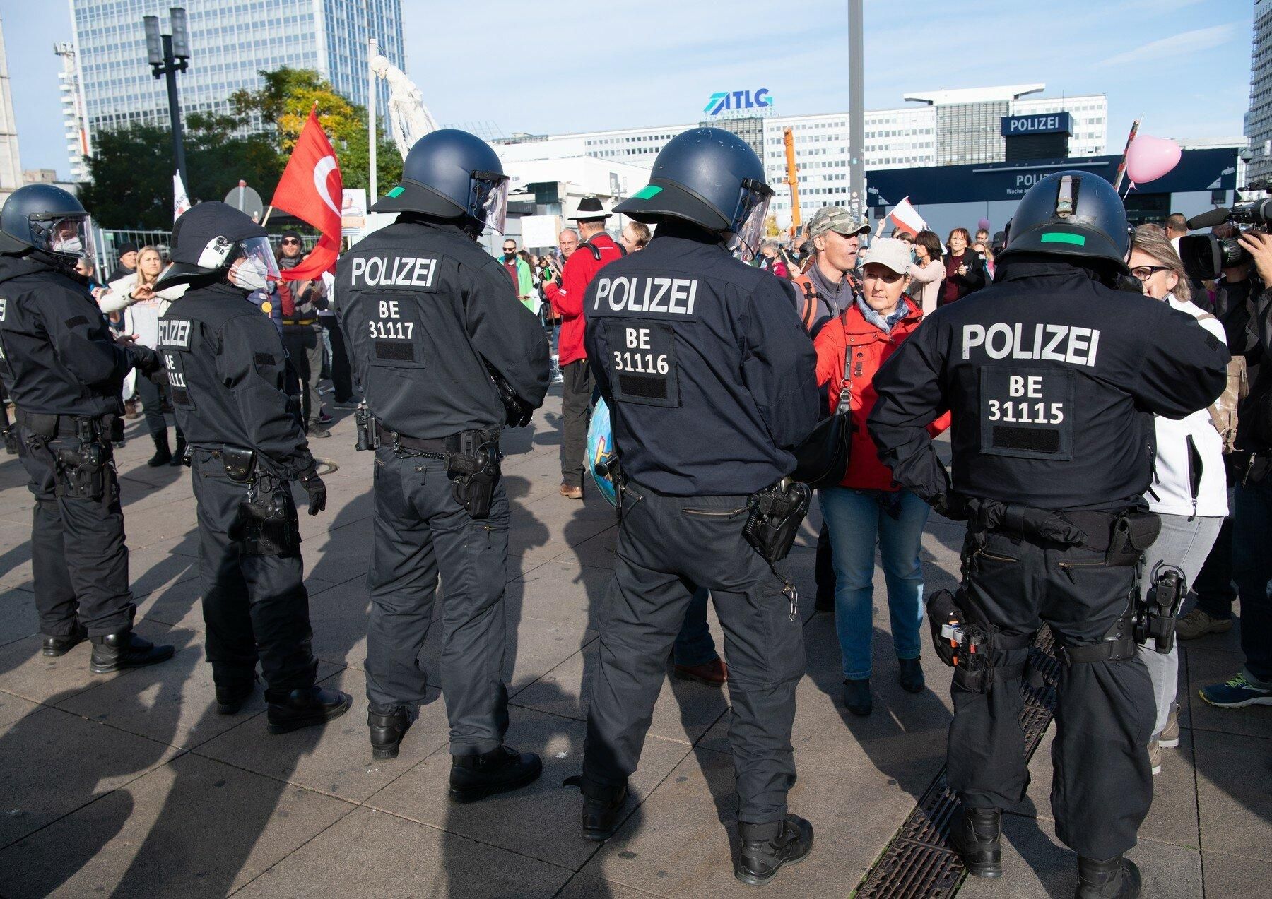 У Берліні протести через карантин 25.10.2020: фото
