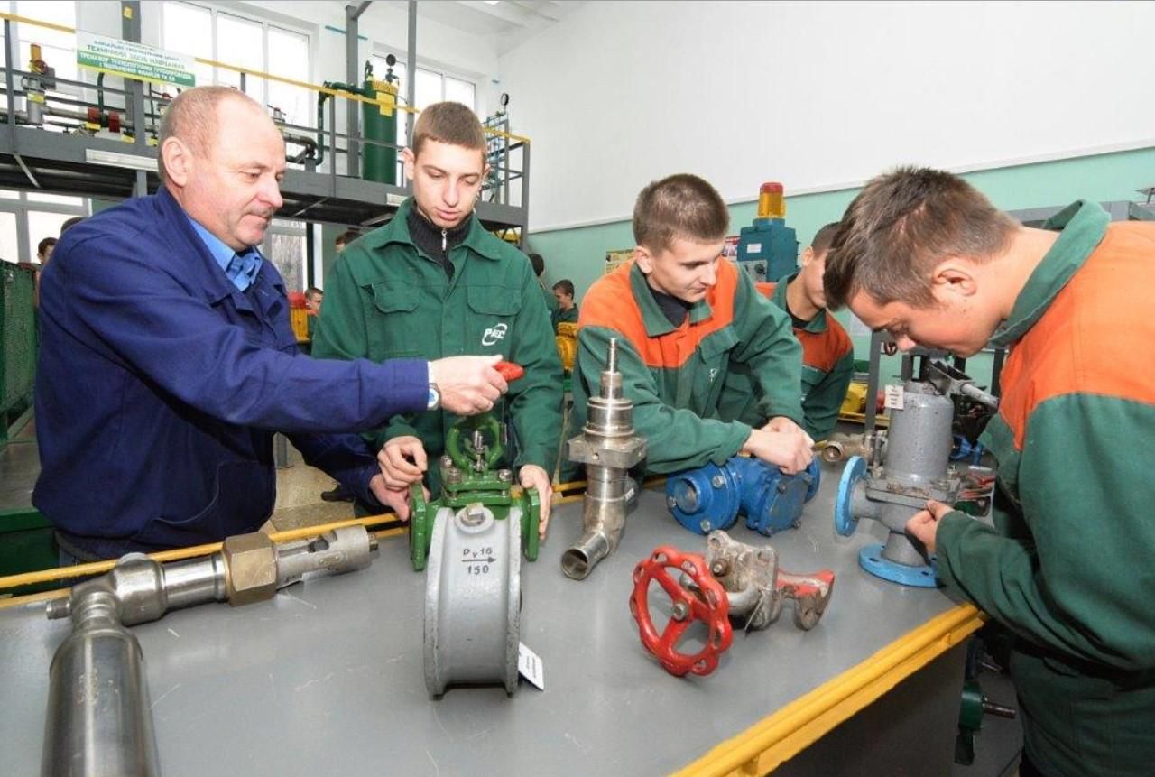 Преподавателям профтехов и передвысшого образования увеличат зарплаты Преподавателям профтехов и передвысшого образования увеличат зарплаты