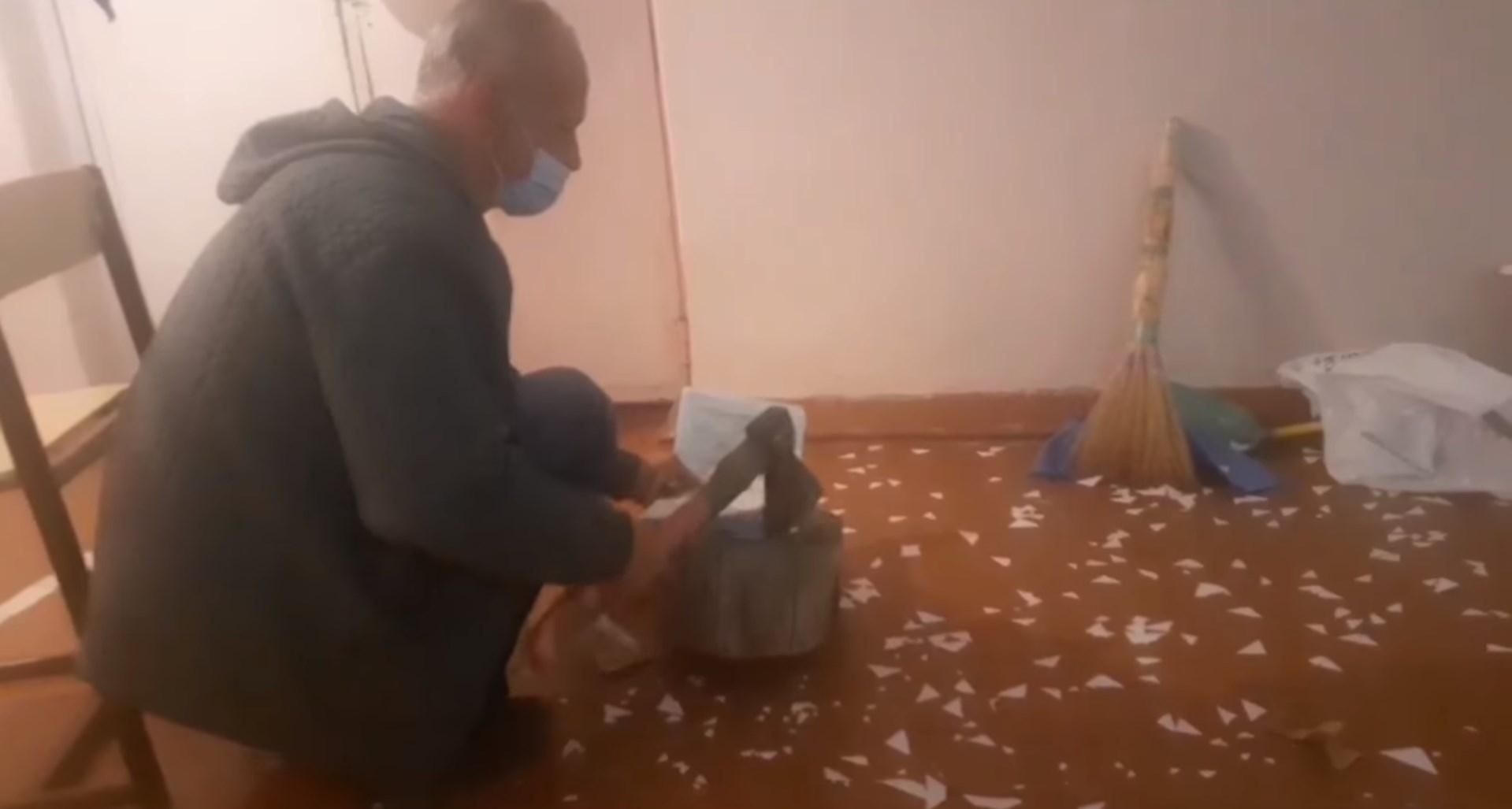 Погашення невикористаних бюлетенів сокирою Погашення невикористаних бюлетенів сокирою