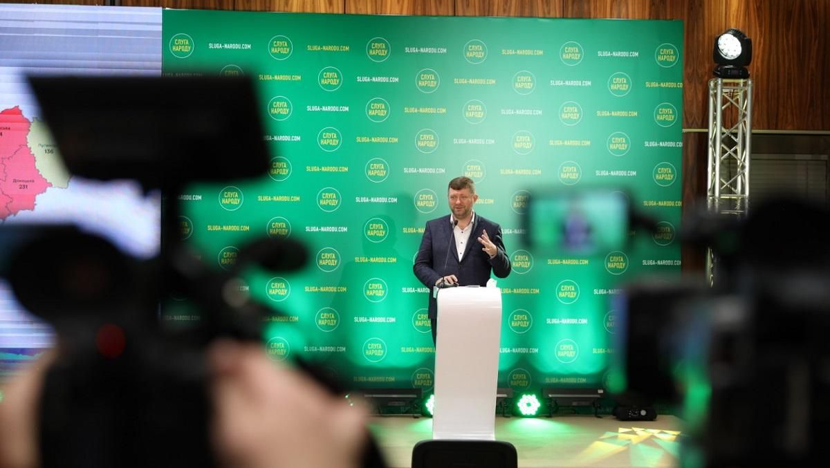 Местные выборы 2020: "Слуга народа" – лидер по количеству мандатов в областные и районные советы Местные выборы 2020: "Слуга народа" – лидер по количеству мандатов в областные и районные советы