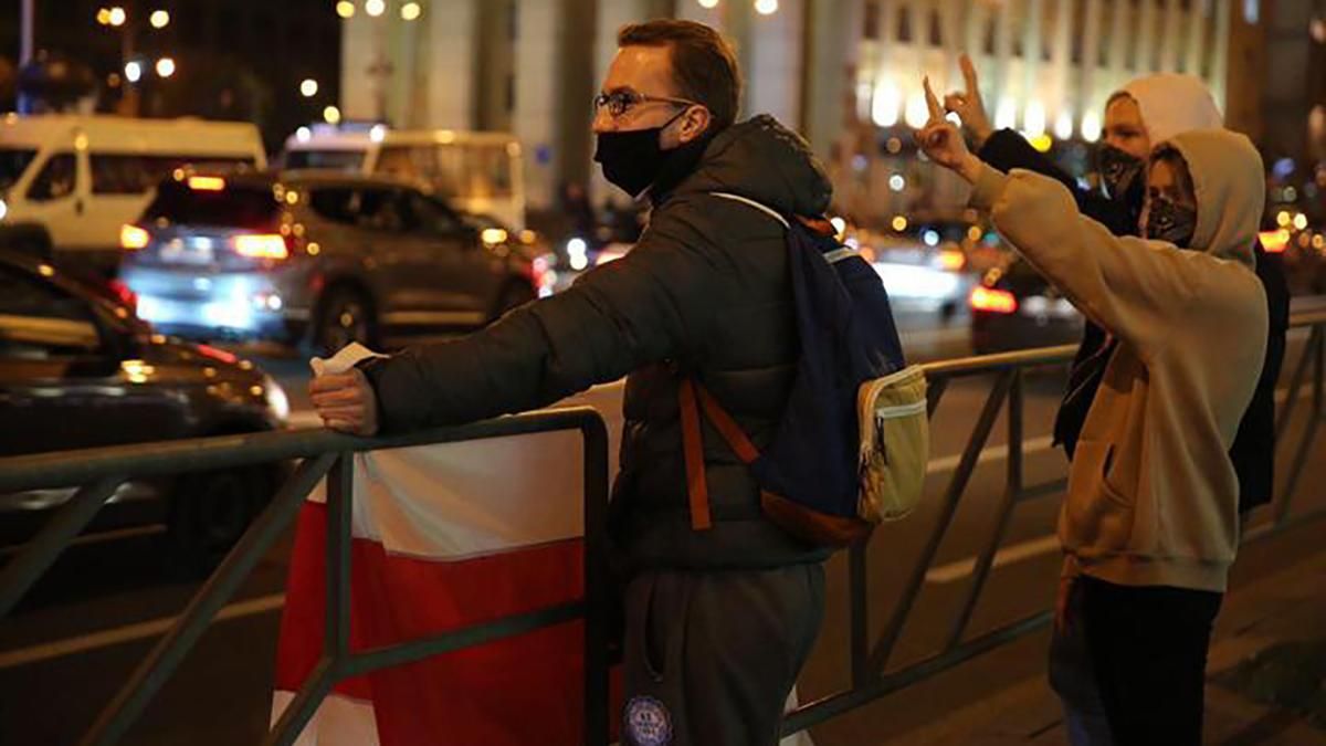 Жестокие задержания в Минске: силовики бьют протестующих-видео