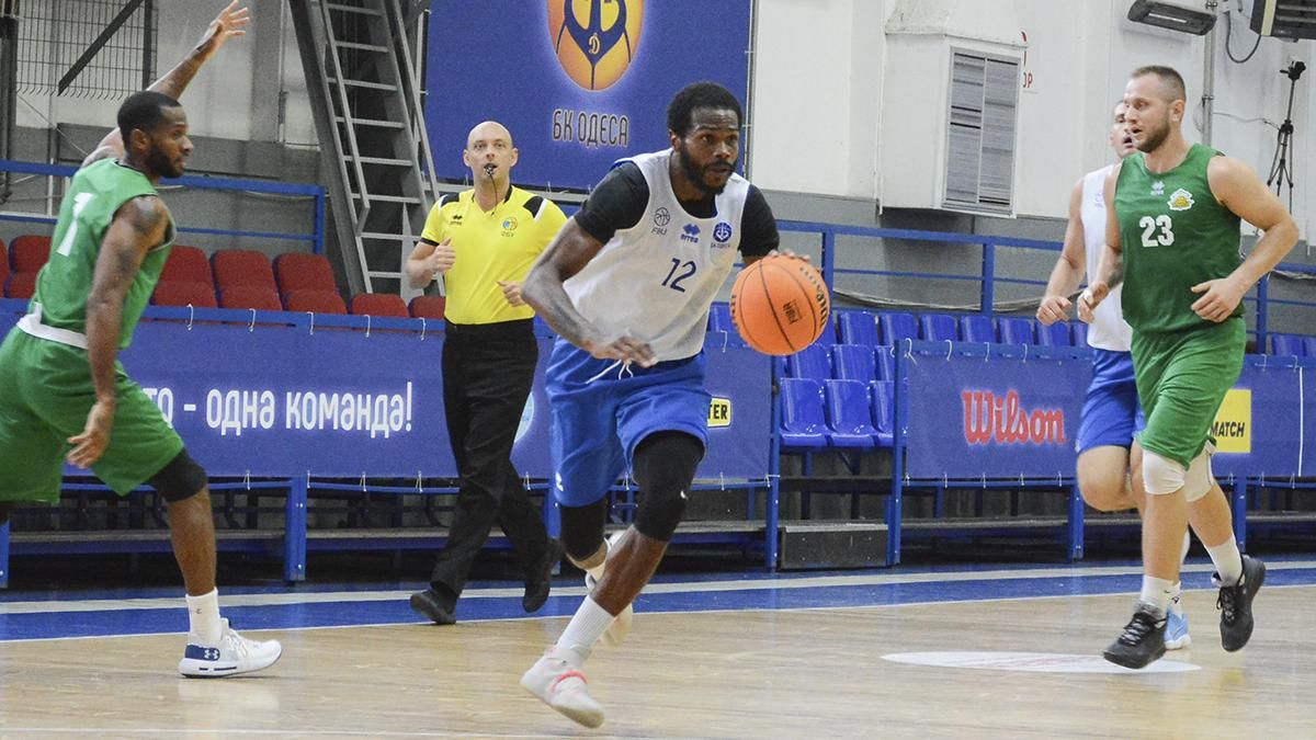 П'яна бійка в ресторані: "Одеса" вигнала американських баскетболістів П'яна бійка в ресторані: "Одеса" вигнала американських баскетболістів