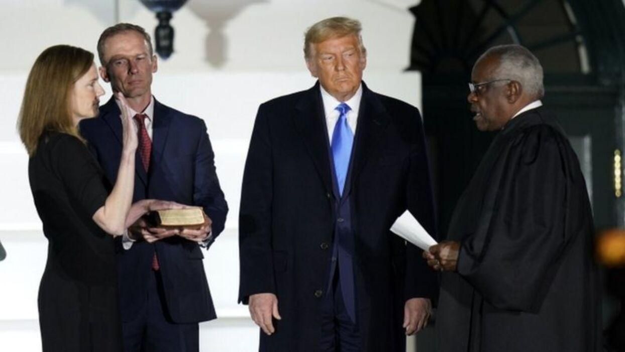 В США назначили новую судью Верховного суда Эми Баретт В США назначили новую судью Верховного суда Эми Баретт