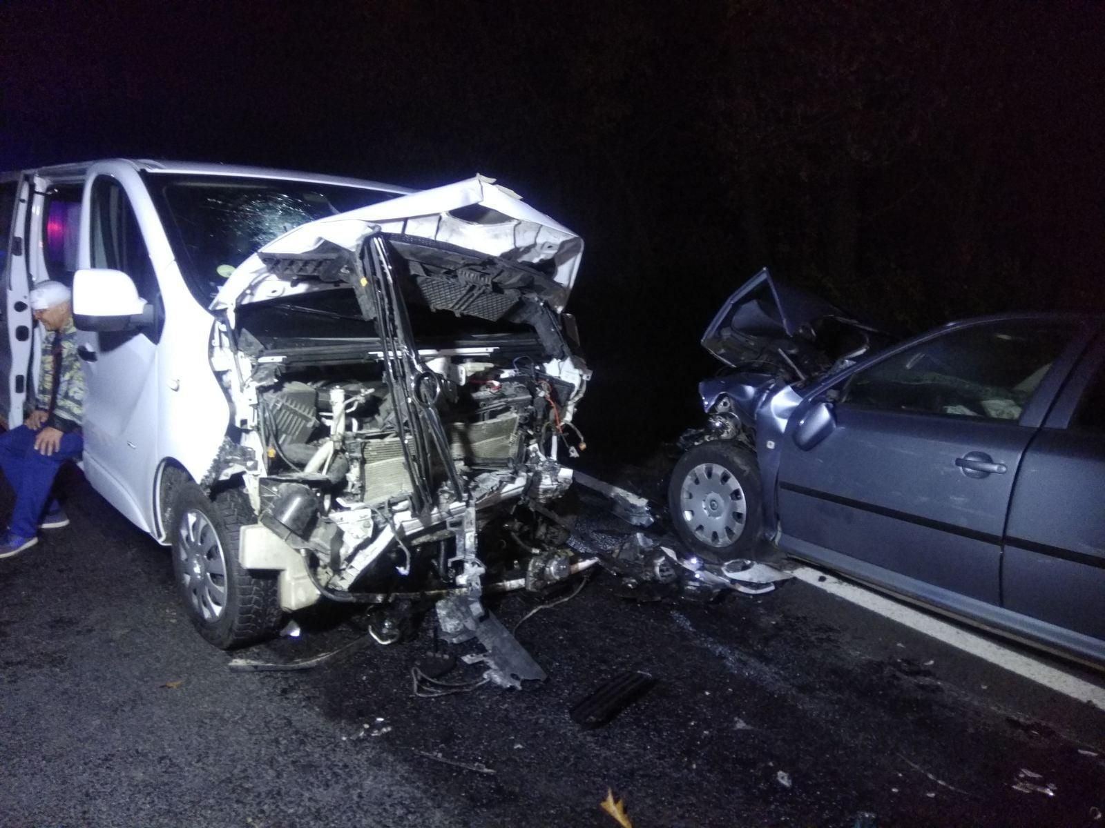 На Львівщині трапилась нищівна ДТП: автівки розтрощило вщент – фото На Львівщині трапилась нищівна ДТП: автівки розтрощило вщент – фото