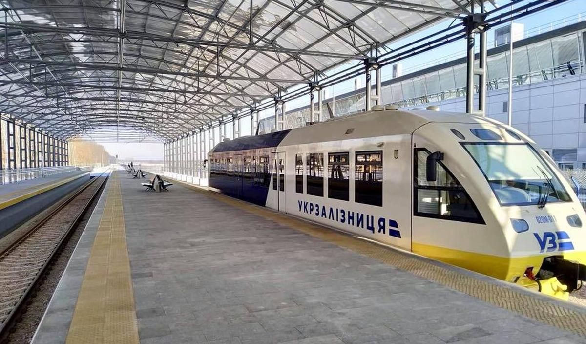 Скоростной экспресс в Борисполь сбил женщину, которая гуляла на путях Скоростной экспресс в Борисполь сбил женщину, которая гуляла на путях