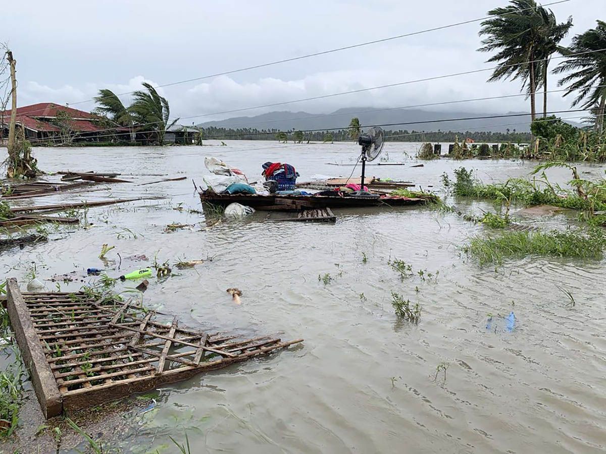 Філіппіни накрив потужний тайфун Молаве: є загиблі – фото