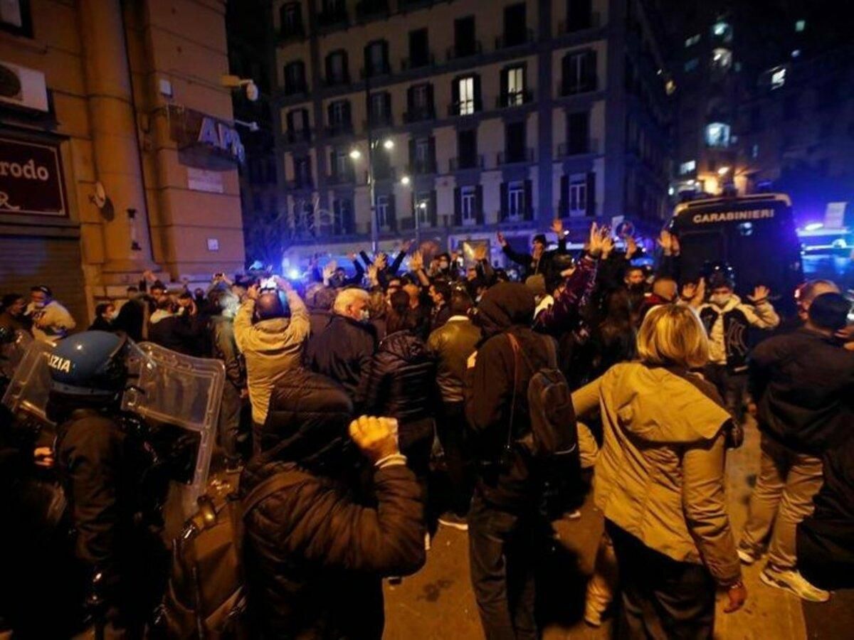 Коктейлі молотова десятки затриманих: в Італії антикарантинні протести
