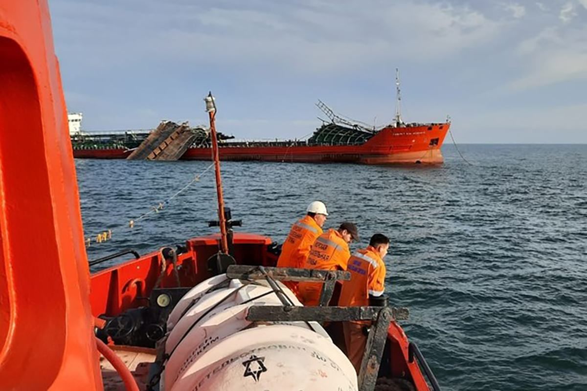 Аварія танкера Азі Асланов в Азовському морі: знайшли тіла