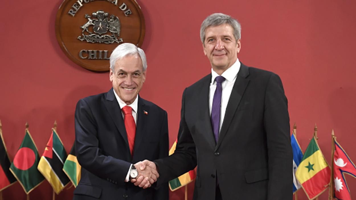 Посол Білорусі Астапенко вдруге подав у відставку Посол Білорусі Астапенко вдруге подав у відставку