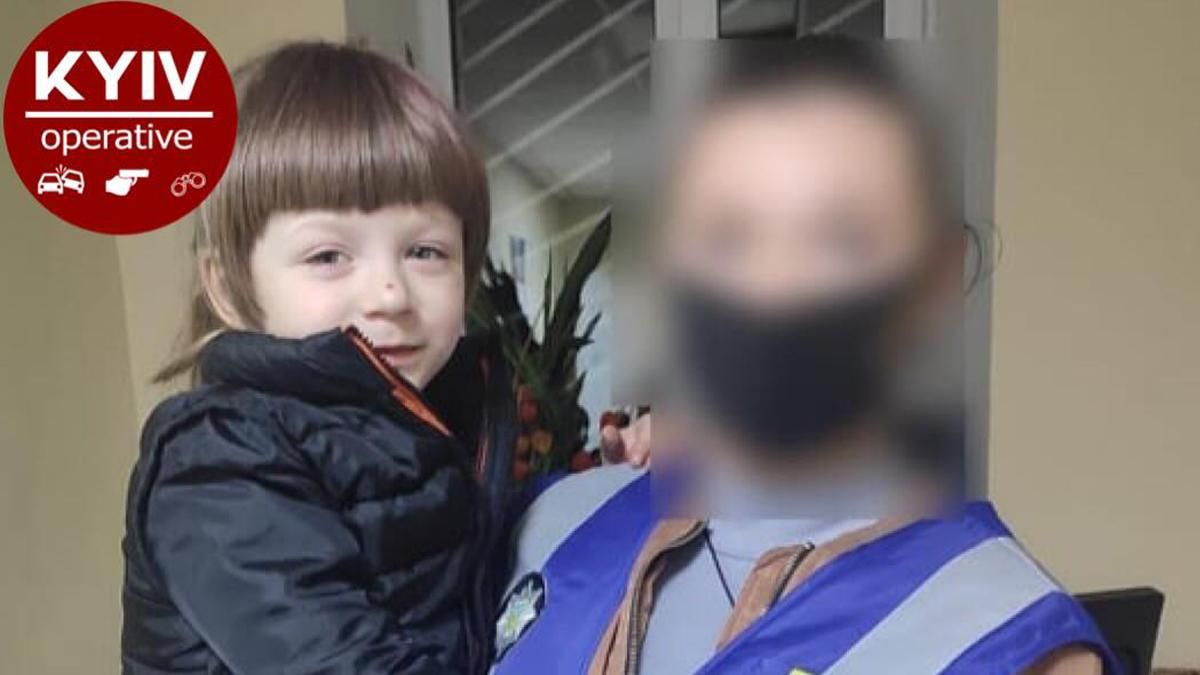 У Києві батьки залишили 5-річну дівчинку в парку: її забрала поліція