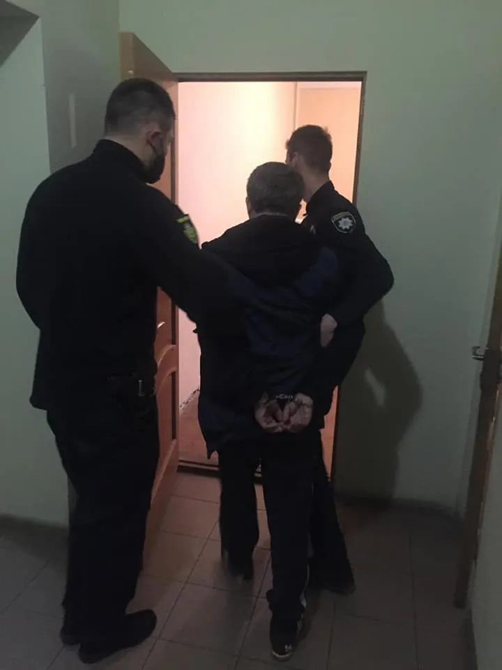 У Львові затримали чоловіка, який порізав свого знайомого У Львові затримали чоловіка, який порізав свого знайомого