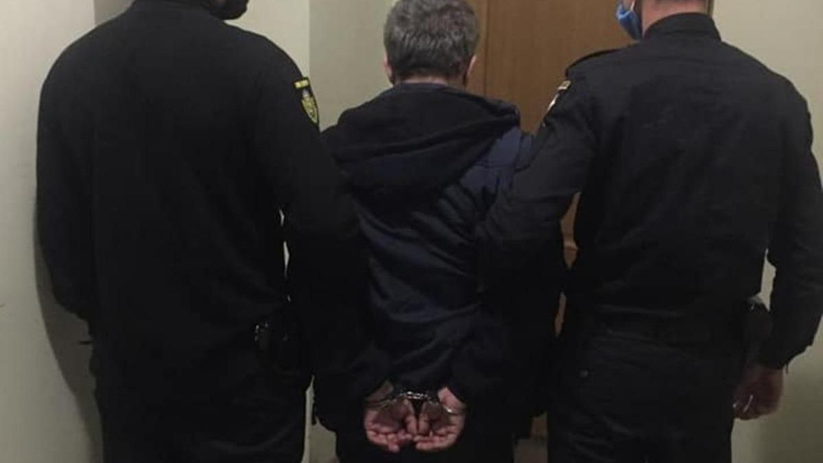Во Львове задержали мужчину, который едва не убил друга - фото Во Львове задержали мужчину, который едва не убил друга - фото