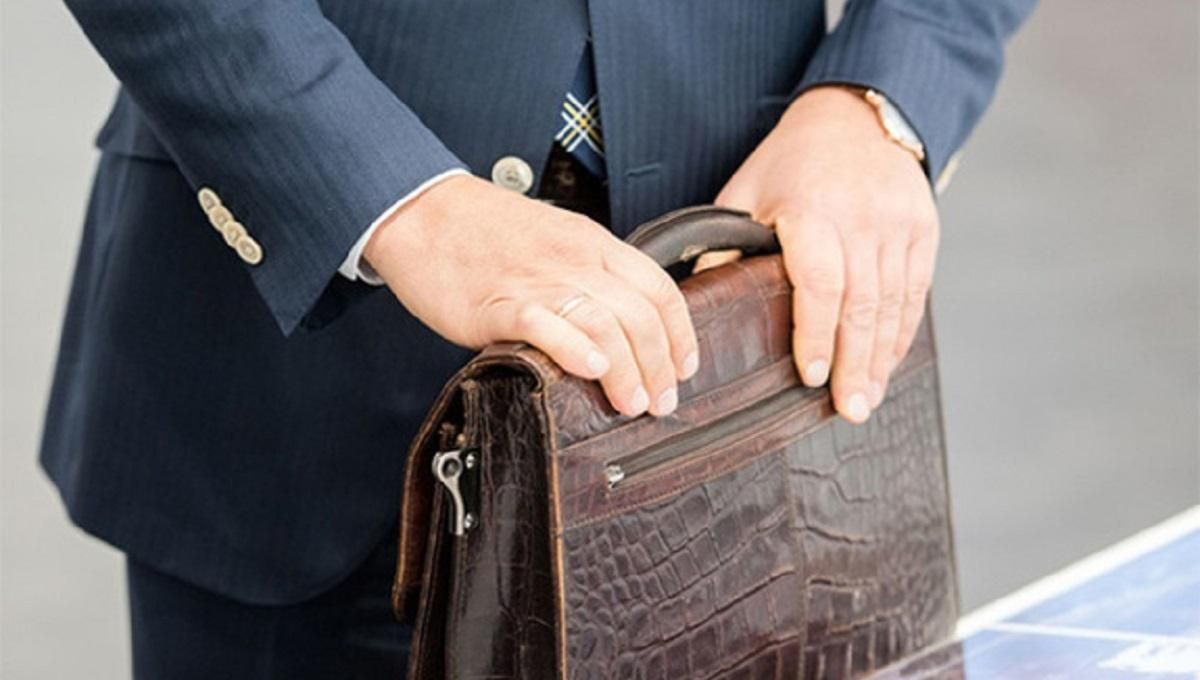 Правительство отменило ограничения зарплат для ряда госслужащих Правительство отменило ограничения зарплат для ряда госслужащих