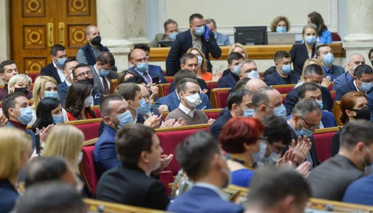 Верховная Рада лишила аккредитации несколько СМИ: детали Верховная Рада лишила аккредитации несколько СМИ: детали