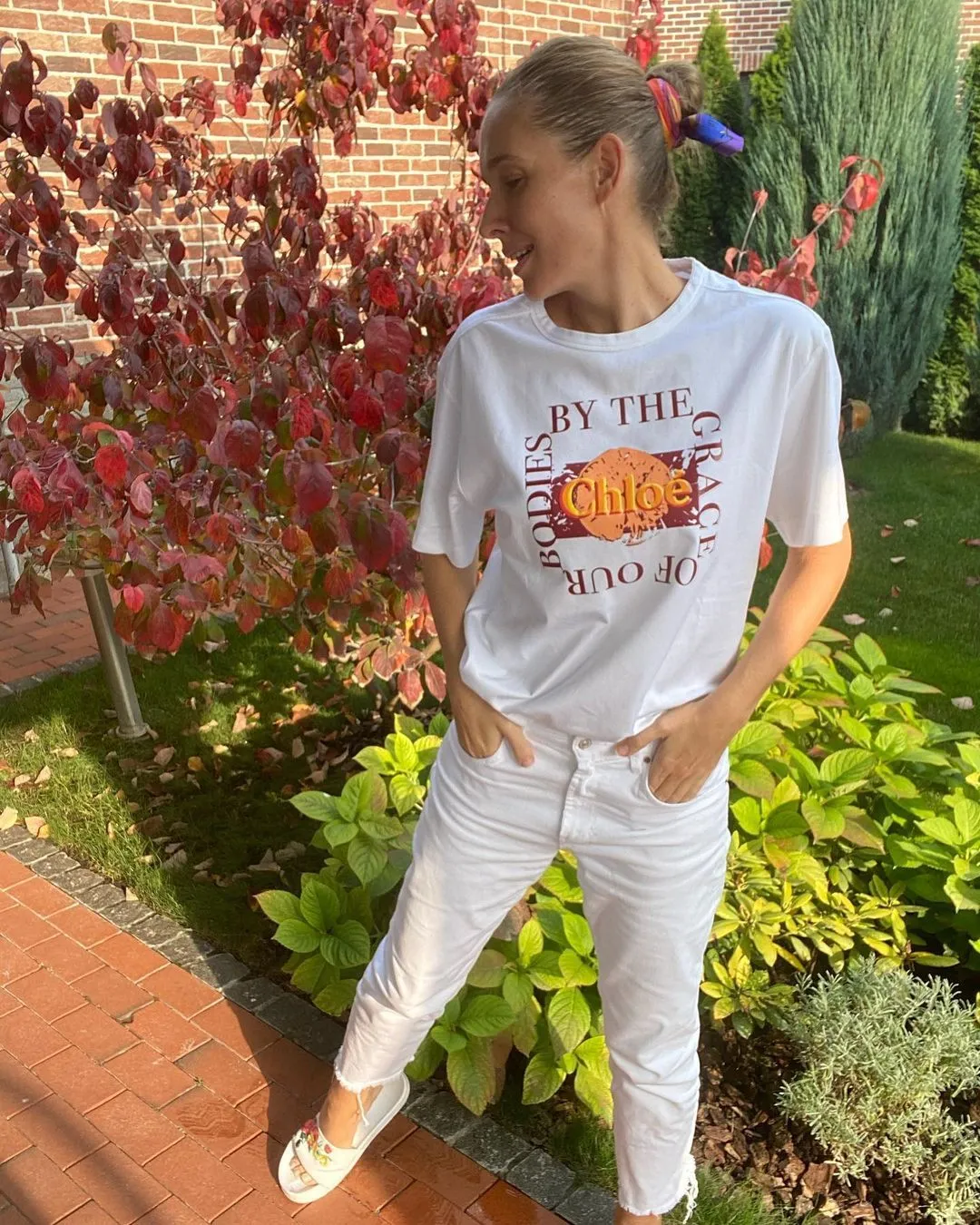 Катя Осадча у футболці за 11 тисяч гривень Катя Осадча у футболці за 11 тисяч гривень