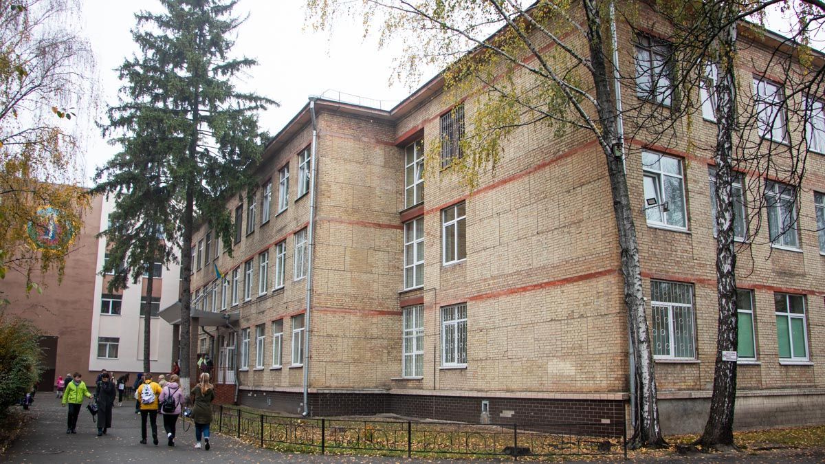 Школы вышли с каникул: как будут учить школьников в Киеве и области
