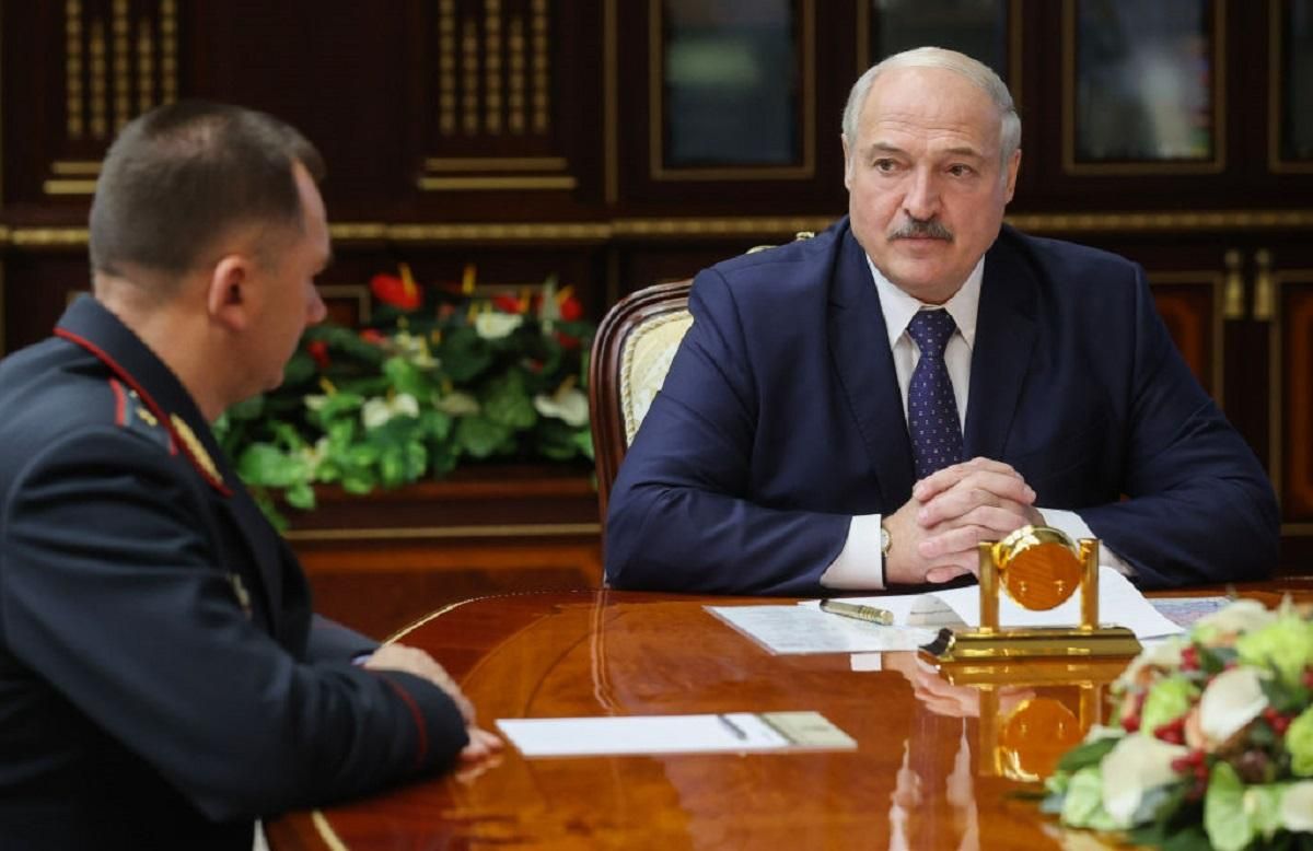 Лукашенко собирает народные дружины и хочет их вооружить